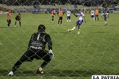Remate de derecha a la izquierda del portero, Reinoso anotó el primero