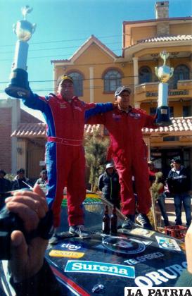 César Rodríguez (derecha) ganador de la Doble Cala Cala