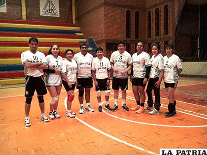 El plantel de Gobernación en el voleibol mixto