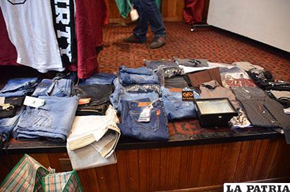 La ropa recuperada por la Policía de la casa de esta banda criminal /Archivo