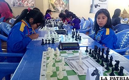 Durante la competencia de ajedrez por la primera fase de los Juegos