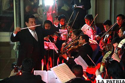 Emotiva presentación de la Orquesta Sinfónica de Oruro