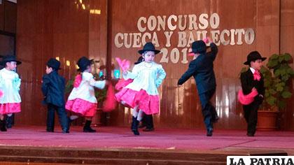 Niños talentosos bailando la cueca y el bailecito boliviano