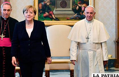 La canciller alemana, Angela Merkel, junto al Papa Francisco /eldia.com.do