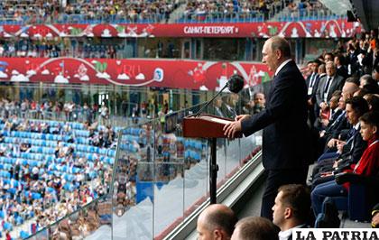 El presidente ruso, Vladímir Putin, se dirige al público durante la inauguración