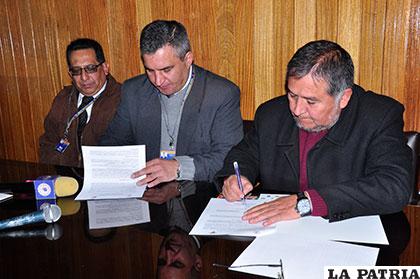 Autoridades de la UTO y el Banco Unión firman convenio de cooperación