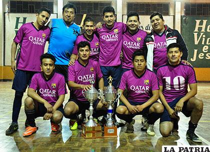 Los integrantes del equipo de Promoción 2005, campeones del certamen