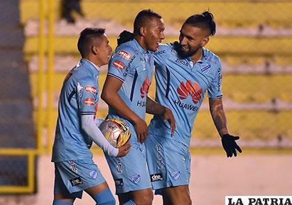 Jugadores de Bolívar con el optimismo de consagrarse campeones este domingo en Sucre /APG