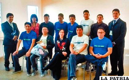 Los bolivianos detenidos en Chile junto a sus familias /LARAZ?N.COMa