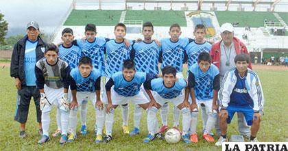 Fue parte de la selección orureña de fútbol Sub-16 el año 2014 en Tarija