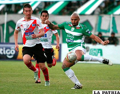 Durante el partido, Oriente Petrolero fue superior a Nacional Potosí /APG