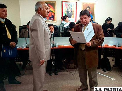 Vicente Castro recibió la distinción de la Brigada Parlamentaria