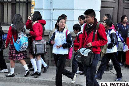 Estudiantes deben descansar en la vacación invernal,  el Ministerio prohíbe a profesores dar tareas /Archivo