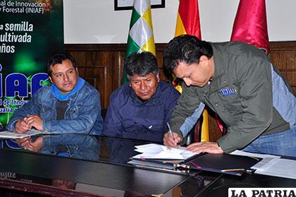 Autoridades firman convenio de transferencia de terrenos en favor del Iniaf