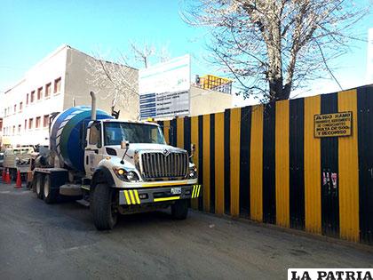 Se cerraron calles por dimensión de los mezcladores de cemento