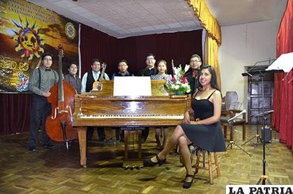 Músicos de la Orquesta Sinfónica de Oruro