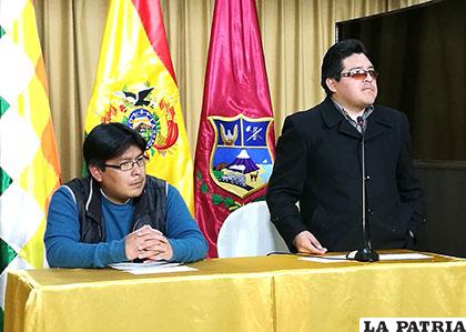 El director del Instituto Boliviano de la Ceguera, Franklin Eguívar, hizo la invitación para el concurso de canto