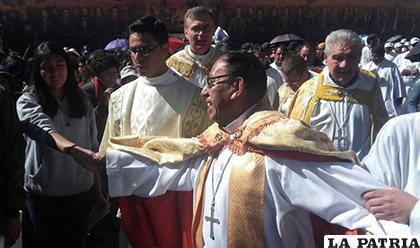El cardenal Ticona en su primer contacto con los católicos /ERBOL