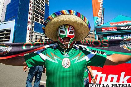 Los disfraces habituales de los hinchas del Tri /caracoltv.com