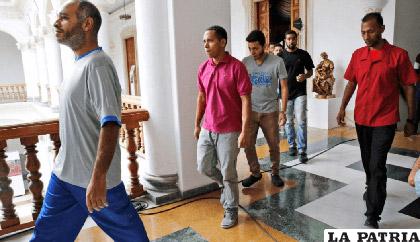 Opositores venezolanos se dirigen a la cancillería luego de que el Supremo anunciara su excarcelación