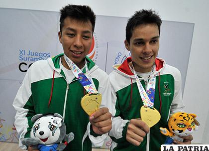 Conrado Moscoso y Roland Keller con las medallas que ganaron /APG