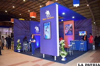 Fortaleza apoya a emprendedores