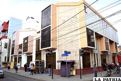 El edificio de la Carrera de Antropología de la Universidad Técnica de Oruro