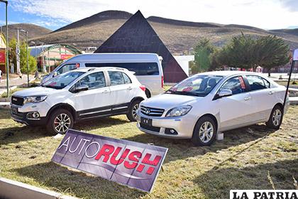 Diferentes modelos de vehículos son parte de la Feria del Crédito