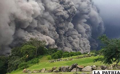 Erupción del volcán de Fuego en Alotenango, Sacatepéquez (Guatemala) /telefonorojo.mx