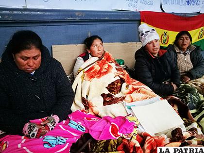 Varias bajas en la huelga de hambre de comerciantes de la antigua terminal