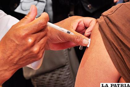 Las personas no deben presentar resfríos para obtener la vacuna contra la influenza /ARCHIVO