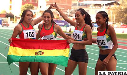 El equipo boliviano de atletismo que logró la medalla de plata /APG