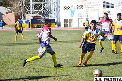 Una acción del partido donde EM Huanuni ganó a Deportivo Shalon