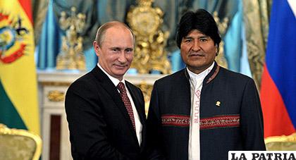Presidente ruso Vladímir Putin y el mandatario boliviano Evo Morales /Sputnik Mundo