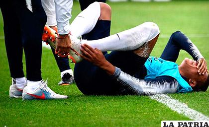 Kylian Mbappé se lesionó en el entrenamiento de este martes /diariomas.hn