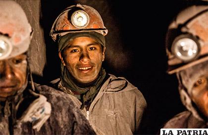 Mineros cooperativistas del país son afectados por su labor en interior mina /Blogger.com