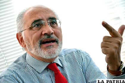 El expresidente, Carlos Mesa fue criticado por las versiones que emitió /Radio Fides