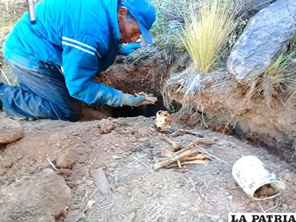 El vecino de Alto Oruro escarbó para encontrar el resto de los huesos