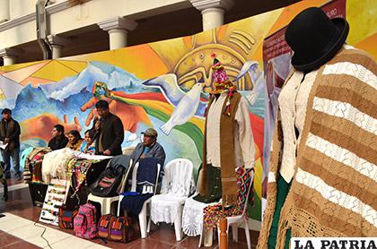 Feria de artesanos en la ciudad de Oruro