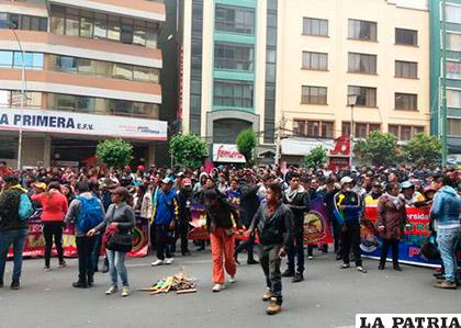 Estudiantes de la UPEA continúan en protesta /La Razón