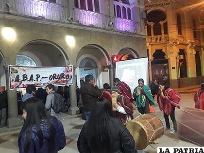 La música autóctona en la plaza 10 de Febrero