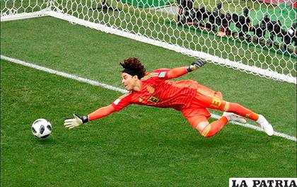 Guillermo Ochoa el meta mexicano tuvo una buena labor en el partido /as.com