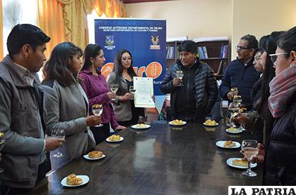 Acto de entrega de la personería jurídica de la Asociación de Guías de Turismo