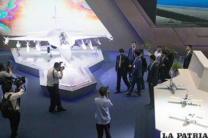 El Presidente Evo Morales visita la industria aeronáutica china /ABI