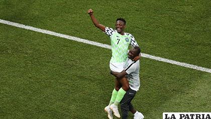 Ahmed Musa, aportó con los dos goles para Nigeria /FIFA