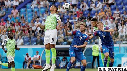Una incidencia del partido entre Nigeria e Islandia /FIFA
