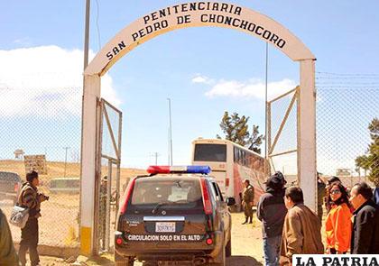 El ingreso al penal de Chonchocoro /Mira Bolivia