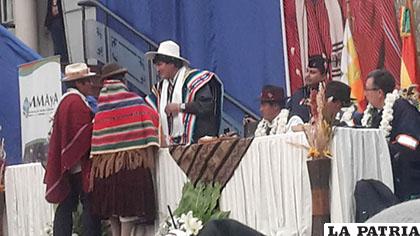 Autoridades municipales entregaron sus proyectos a Evo Morales /GAMO