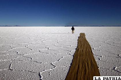 El salar de Uyuni fue uno de los escenarios que protagonizó la muestra /EFE