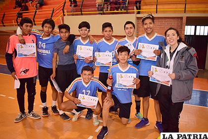 Integrantes del Club Atlético Oruro Handball que se consagraron campeones